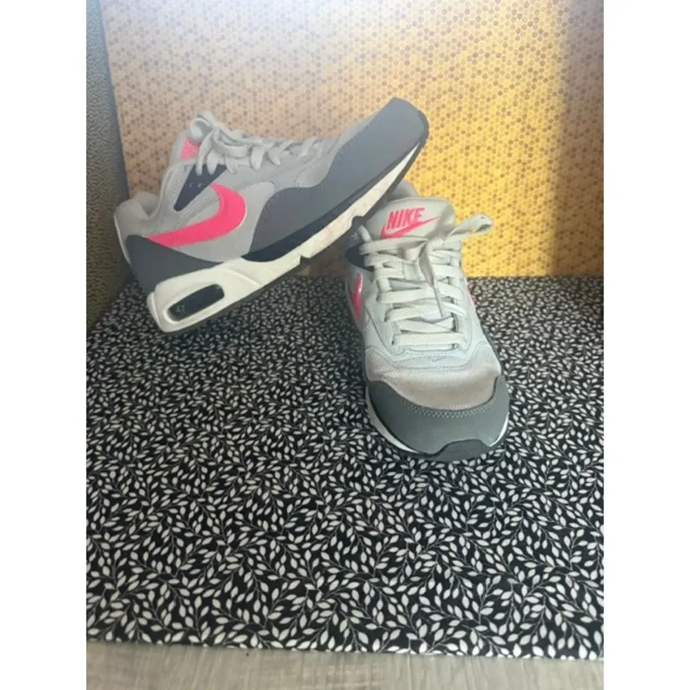 WOMEN'S NIKE AIR MAX GRAY/PINK SNEAKERS ) SIZE ) 8.5